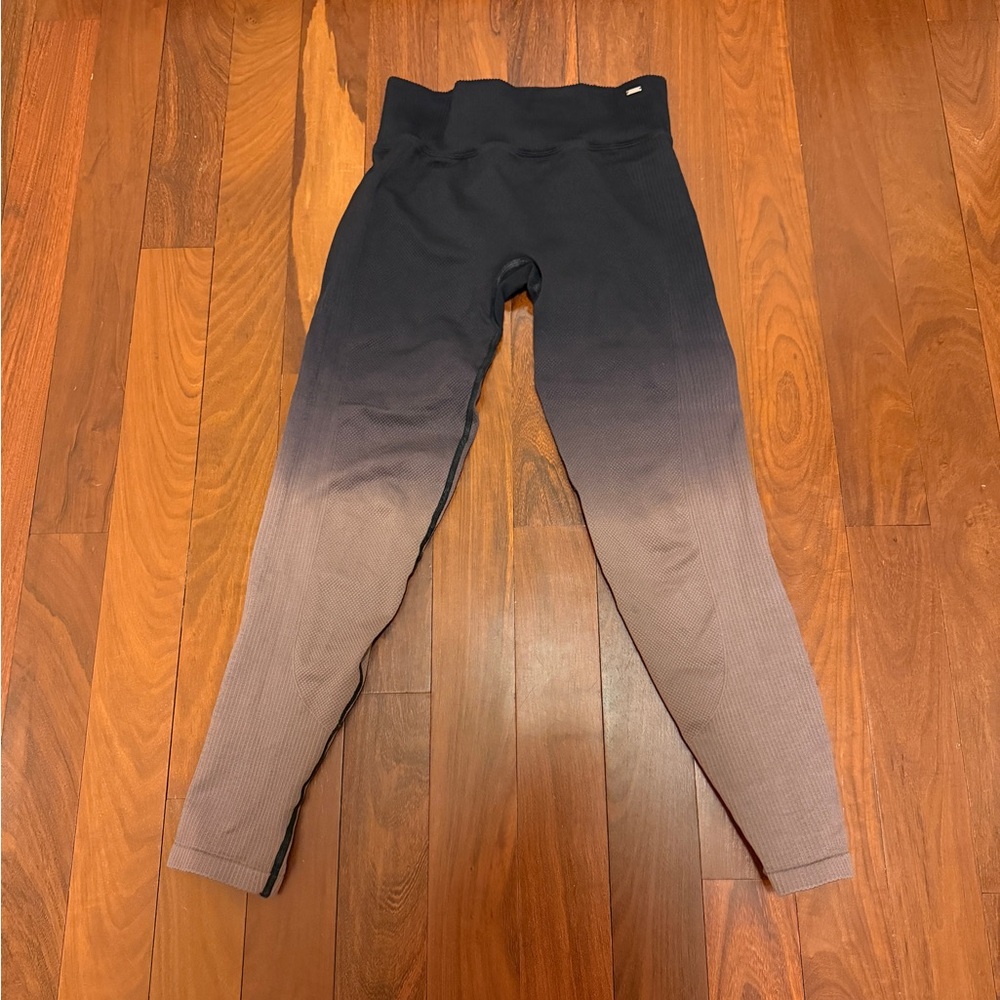 Victoria’s Secret PINK Ombre Ribbed Leggings